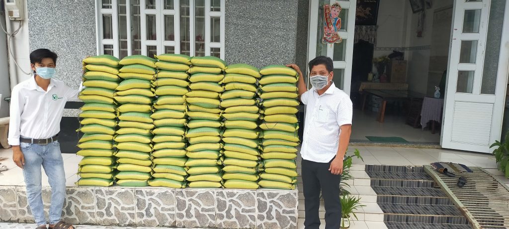Công ty Khoa học Việt Đức hỗ trợ 1 tấn gạo cho lao động nghèo bị ảnh hưởng COVID-19